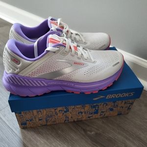Brooks Adrenaline GTS 22